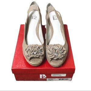 R2 Marnie Wedges Size 9 Camel